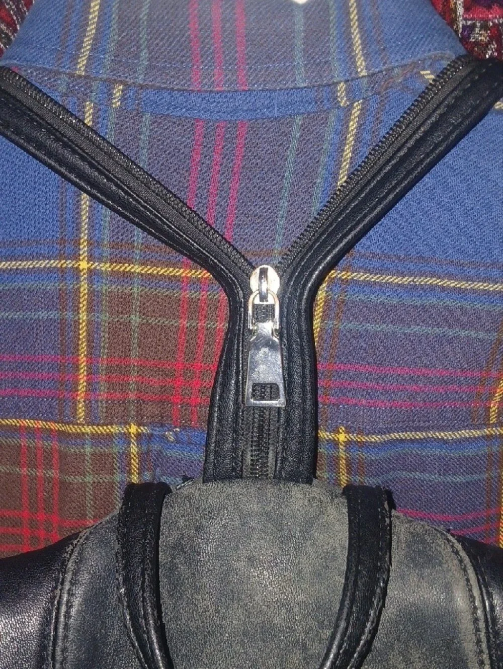 Wilsons Leather Y2K Vintage Black Leather Backpack Broken Magnetic Snap